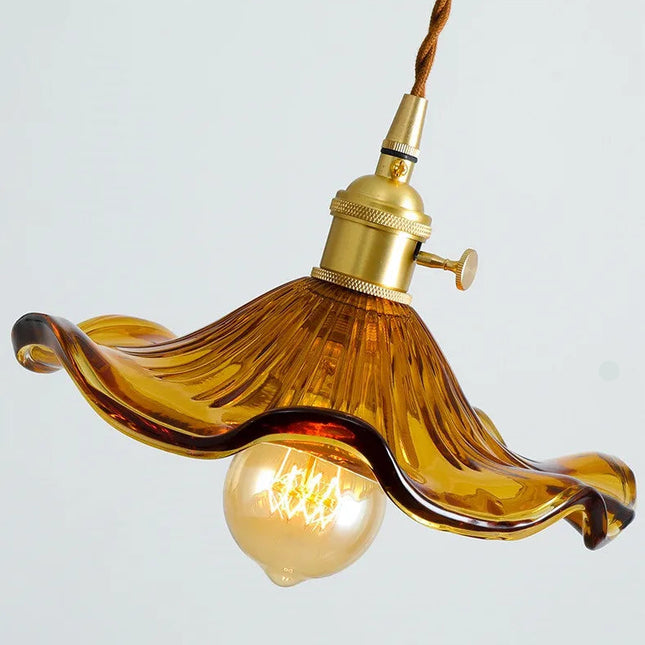 Vintage Hängeleuchte aus wellenförmigem Glas & warmem Messing