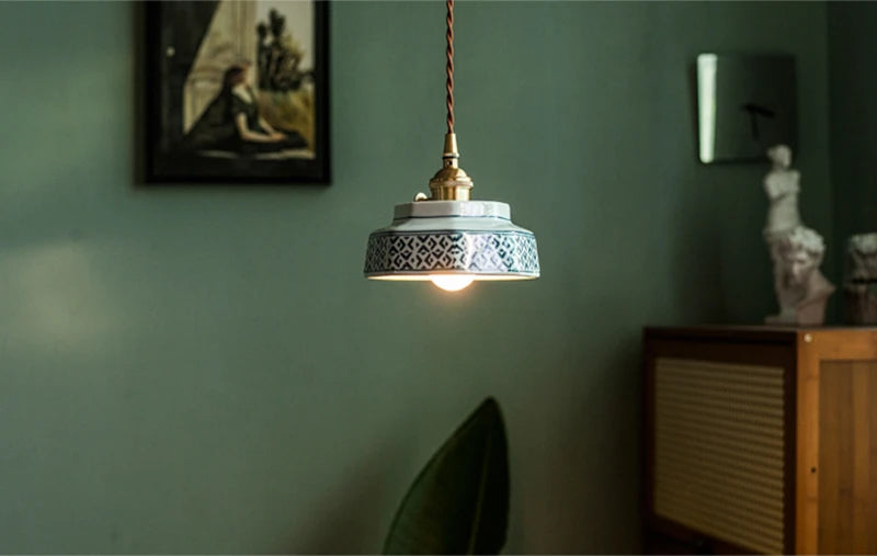 Ceramic pendant lamp with hand-painted vintage pattern