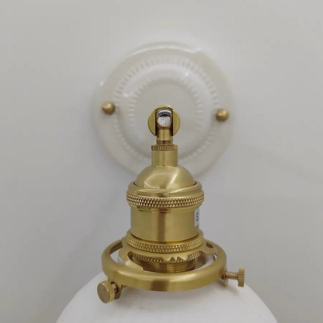 Keramik-Wandleuchte mit Messingarm und gerilltem Vintage-Minischirm