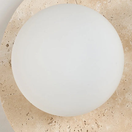 Runde Travertin-Wandleuchte mit weichem Glaslicht im Vintage-Stil