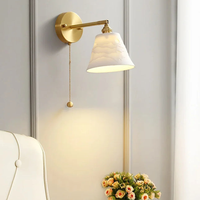 Vintage Kupfer-Wandleuchte mit gewelltem Keramikschirm