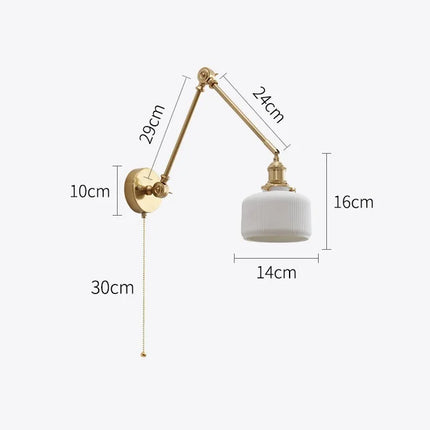 Schwenkbare Vintage-Wandleuchte aus Messing mit Keramikschirm