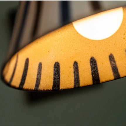 Keramik-Hängeleuchte mit handbemaltem Streifenmuster