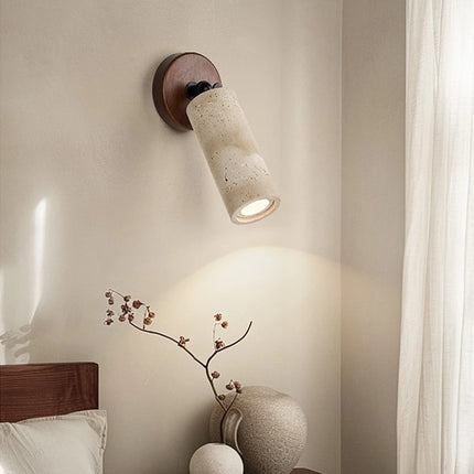 Travertin-Wandleuchte mit drehbarem Zylinder und Holzsockel