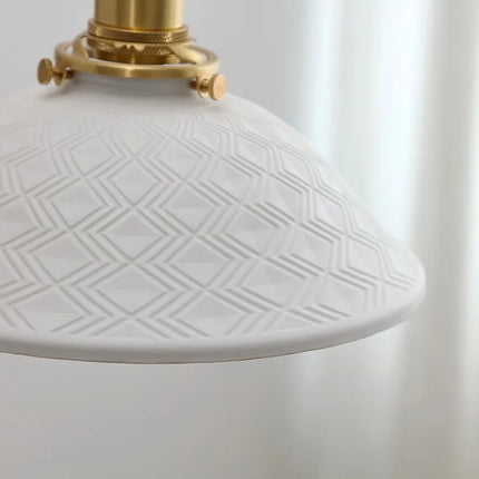 Vintage-Wandleuchte aus Messing mit breitem Keramikschirm