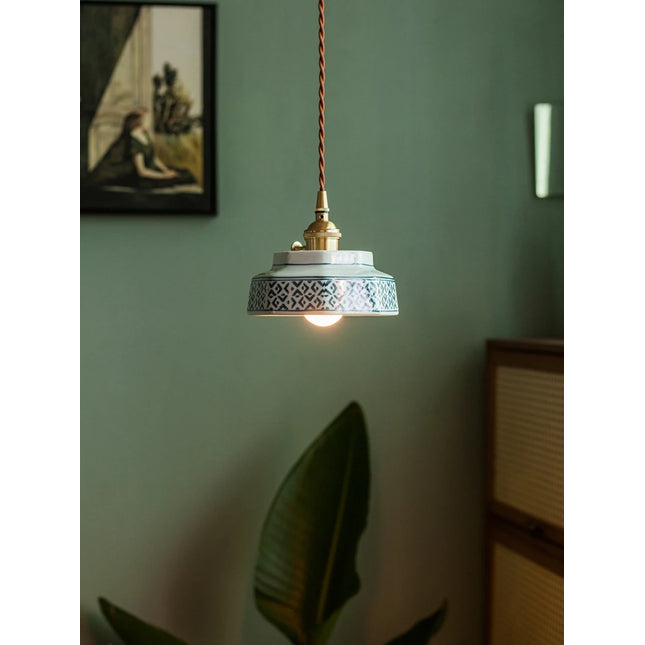 Keramik-Hängeleuchte mit handbemaltem Vintage-Muster