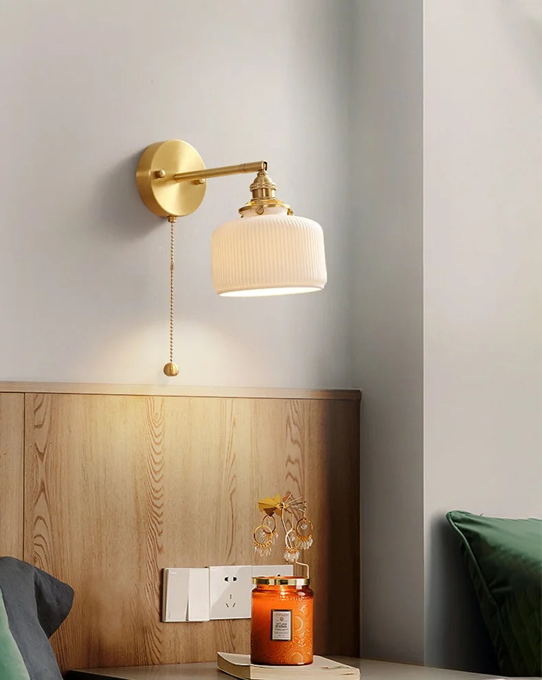 Vintage Kupfer-Wandleuchte mit kompaktem geriffeltem Keramikschirm