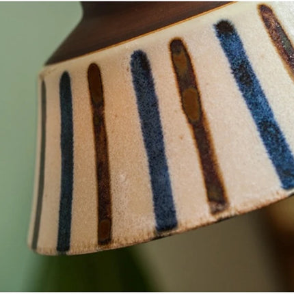 Keramik-Hängeleuchte mit handbemaltem Streifenmuster