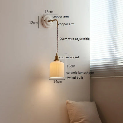 Keramik-Wandleuchte mit gerilltem Vintage-Schirm und Kupferarm