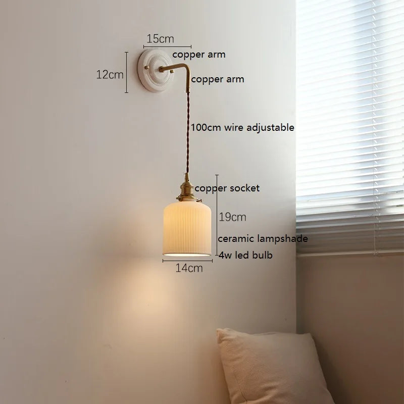 Keramik-Wandleuchte mit gerilltem Vintage-Schirm und Kupferarm